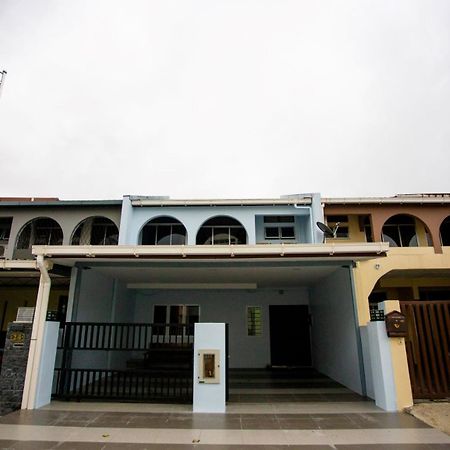 Hom2Rex Kuching Homestay Taman Timberland Extérieur photo